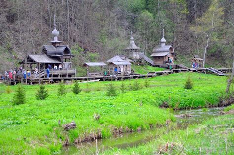 Святой источник Гремячий ключ: описание, фото