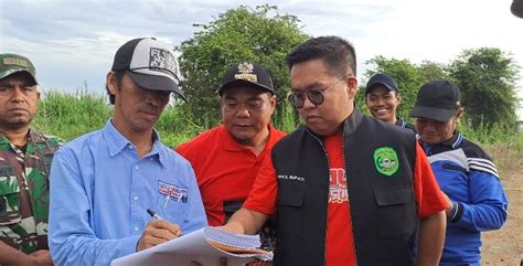 Warga Sambut Gembira Wabup Rendi Solihin Pastikan Jalan Bloro Sebulu