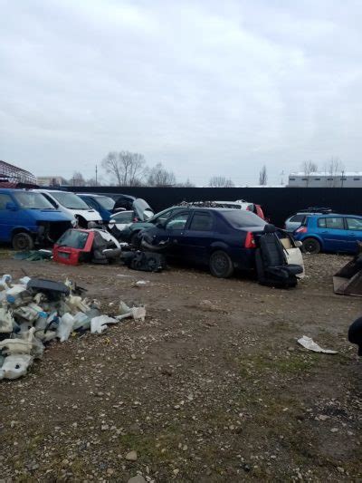 Atelier de dezmembrări auto din Rădăuți amendat și închis de Garda de