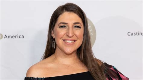 Is Mayim Bialik vegan? (2023) - The Vegetarian Hannibal