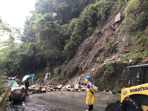 中市和平區雪山路29公里處落石交通中斷 警方緊急進行交管 生活 自由時報電子報