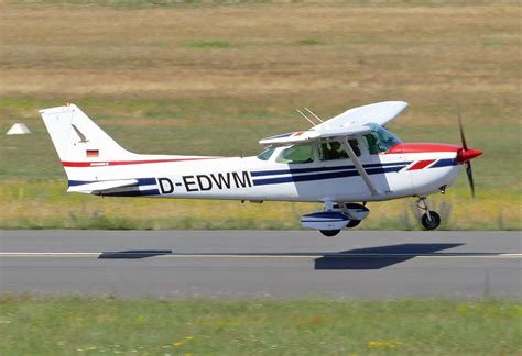 Sportflugzeuge Cessna Skyhawk Fotos Flugzeug Bild De