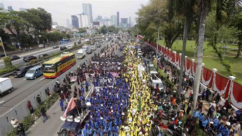 Ribuan Massa Demo Darurat Indonesia Di Depan Dpr Ri Vlix Id