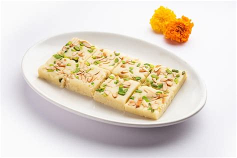 Premium Photo Milk Powder Barfi Also Known As Mava Burfi White Khoya