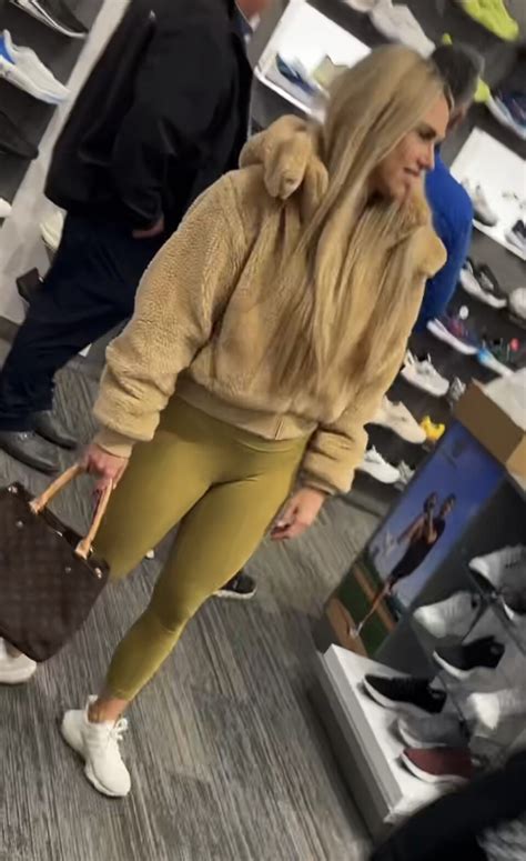 Petite Battle Blonde VS RedHead Spandex Leggings Yoga Pants Forum