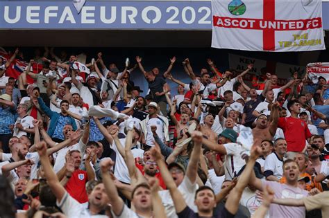 Euro L Angleterre Et Les Pays Bas Se Qualifient Dans La Douleur