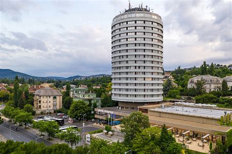 Budapest S Iconic K Rsz Ll Hotel Set For Potential Reconstruction