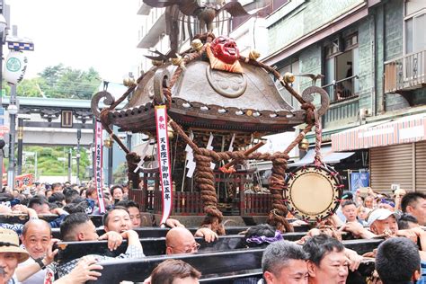 八百万の神心 on Twitter RT yuma walking 品川神社例大祭で4年ぶりに担がれた中神輿天下一嘗の面が付け