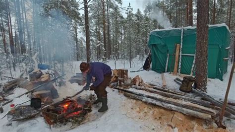 СТРОЙКА ХИЖИНЫ НА ОСТРОВЕ КАК ПОСТРОИТЬ БАЛАГАН В ЛЕСУ ДЕЛАЮ ТОПЧАН В