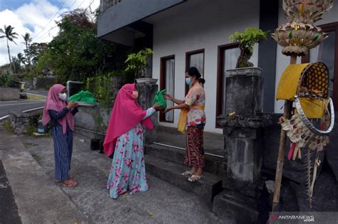 Toleransi Beragama Dalam Tradisi Ngejot Di Bali Antara News