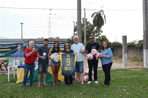 Deputada Rosangela Donadon Entrega Material Esportivo E Uniformes Para