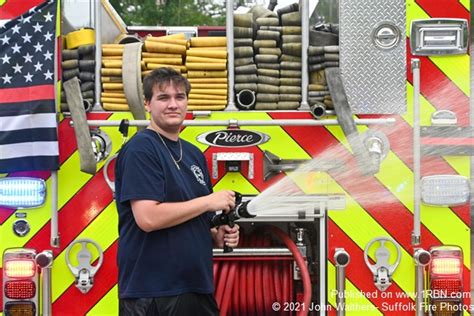 Levittown Fd Holds Wet Down For New Ladder 626