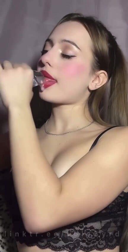 Lola Byrd Paying A Blowjob For A Rubber Dildo Cnn Amador