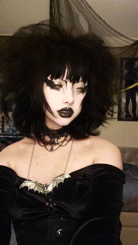 Pin By Bre Soares On Witch Goth Eye Makeup Goth Hair Goth Makeup Looks