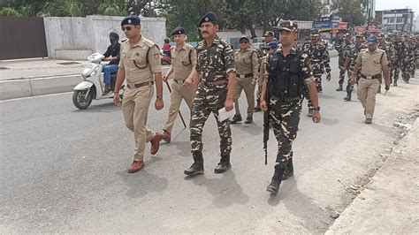 आगामी लोक सभा चुनाव के दृष्टिगत रायपुर पुलिस द्वारा अर्द्धसैनिक बलों के साथ किया फ्लैग मार्च