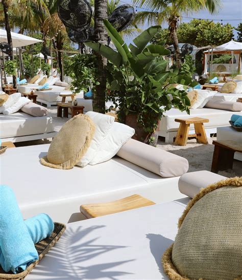 Daybeds And Cabanas