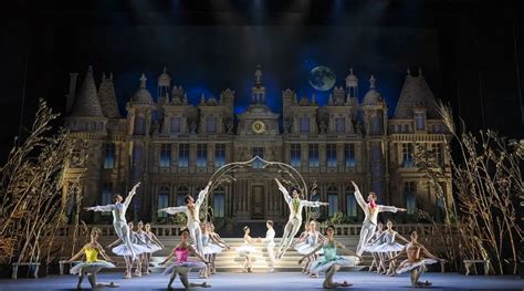 Review The Royal Ballets New Cinderella A Fresh Look For The 21st