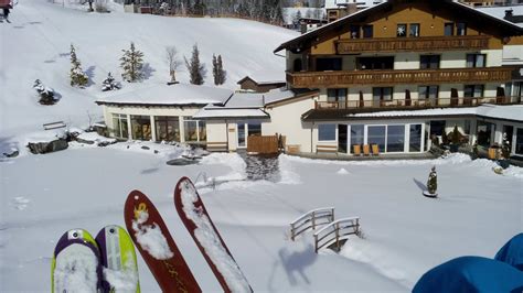 Hotel und Saunaeisloch vo Alpinresort Schillerkopf Bürserberg