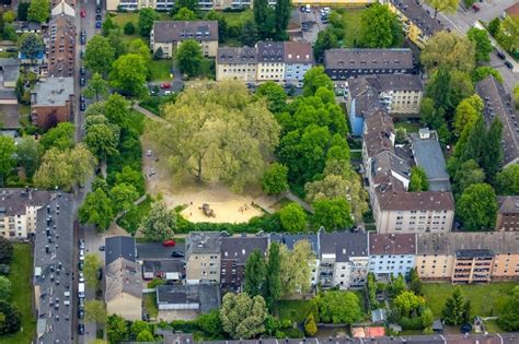 Gelsenkirchen aus der Vogelperspektive Platz Ensemble Möntingplatz in