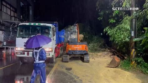 大雨釀災！七堵2處邊坡土石坍方 挖土機急清理道路 社會 三立新聞網 Setncom