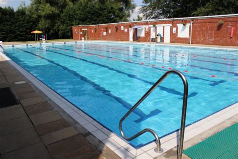 Nantwich Outdoor Swimming Pool - everybody.org.uk