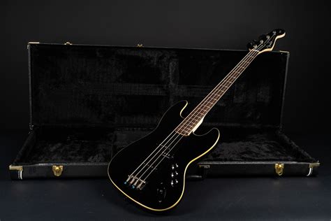 Fender Aerodyne Jazz Bass – Black – GuitarPoint