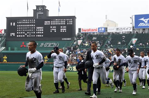 【センバツ】日本航空石川の中村監督が涙「1試合でも多く戦う姿を能登の方に見せたかった」 センバツ写真ニュース 日刊スポーツ