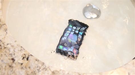 L Iphone Est Tomb Dans L Eau Voici Comment R Parer Un Iphone