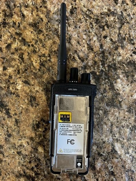 Motorola Xpr E Portable Two Way Radio Pn Aah Ucn Rb An Brand New