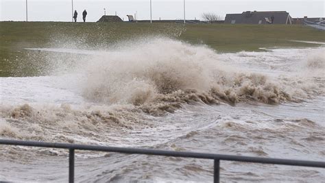 Sturmflut In Nordfriesland Hochwasser Auf Sylt F Hr Und Amrum Nw De