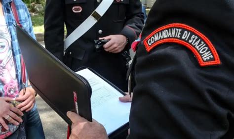 Carabinieri Liberi Da Servizio Arrestano A Pozzuoli Enne Per Droga