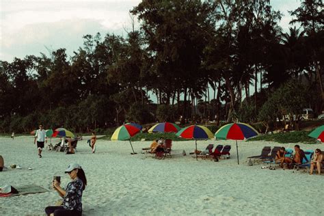 People at Beach in Summer · Free Stock Photo