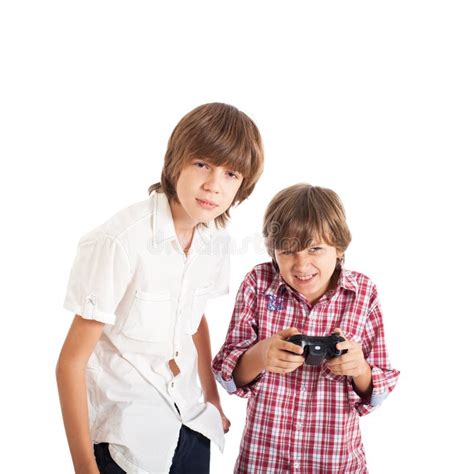 Dois Meninos Que Jogam Jogos De Computador Imagem De Stock Imagem De