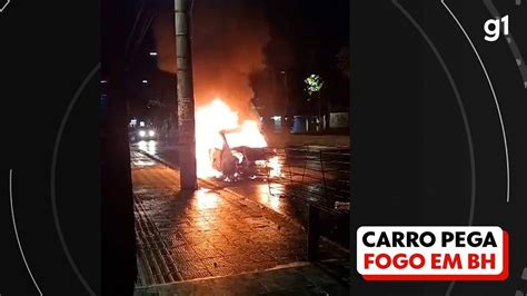 Carro pega fogo em avenida da Região Nordeste de BH VÍDEO Minas