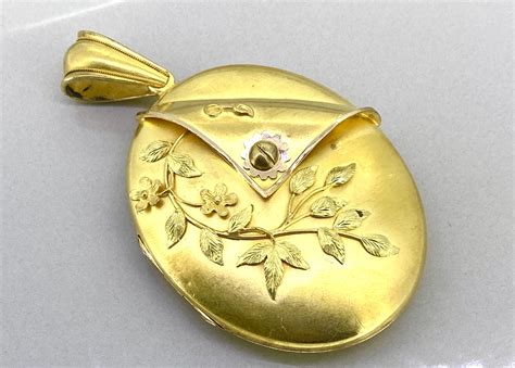 Victorian Gold Large Oval Locket Chique To Antique Jewellery