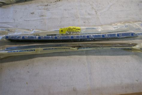 1984 1996 C4 Corvette Windshield Trim Rh Outer Gm 14049244 New