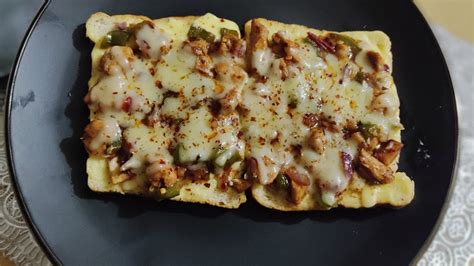 Yummy And Cheesy Chicken Bread Pizzaindian Mom In Zambia Youtube