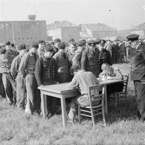 Schleswig Holstein Erinnert An Das Ende Des Zweiten Weltkrieges Und Den