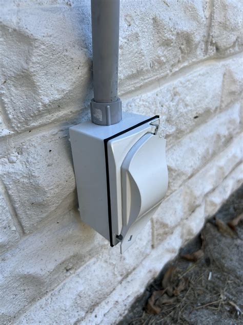 Had outdoor outlet box installed : r/electricians