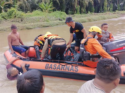 Mobil Avanza Terseret Banjir Empat Penumpang Ditemukan Meninggal Dunia