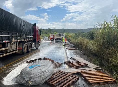 Portal Campo Belo Carreta 20 Toneladas De Cal Que Estava Vindo