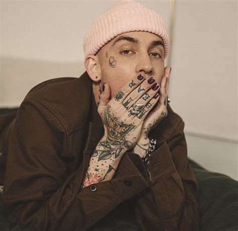 Pin By Alexis Franzman On Singers Rappers Blackbear Singer Black