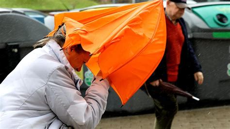 Temporal Galicia La Borrasca Karlotta Desata Un Vendaval En Galicia