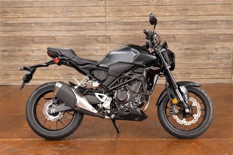 Honda CB300R Review: Sleek Entry-Level Sports Bike with Impressive ...