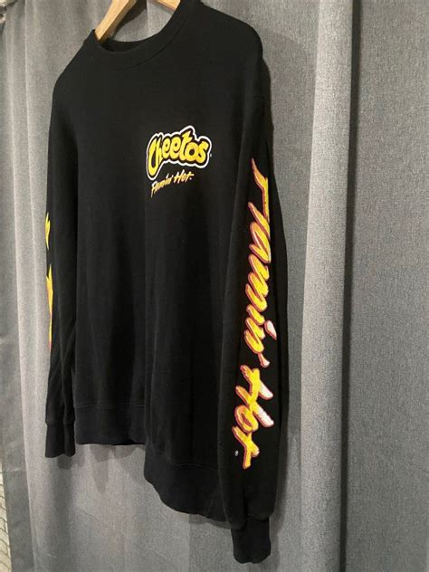 Pull Bear Cheetos Flamin Hot Sweatshirt Men S Fashion Coats Jackets And Outerwear On Carousell