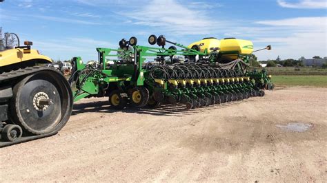 2015 Jd Db60 72 Row Planter Big Iron Auction Dec 27 2017 Youtube