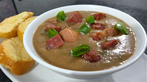 Receita de caldo de feijão calabresa e bacon opção para os dias frios