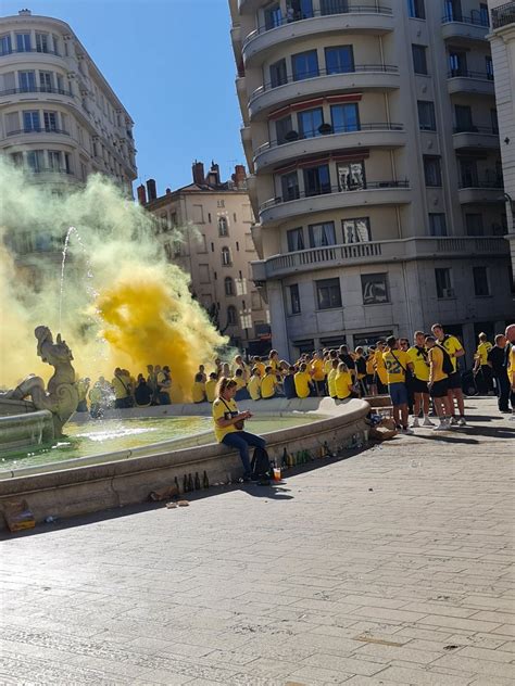 Football Ol Brondby Les Supporters Danois Se Font Entendre Dans La Presquîle Lyonnaise