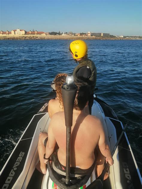 Estação Salva vidas de Cascais resgata dois praticantes de stand up