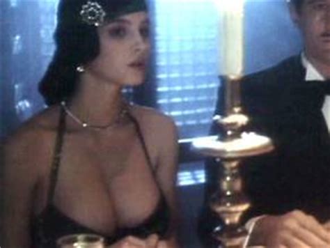 AQUI HUELE A MUERTO NUDE SCENES AZNude